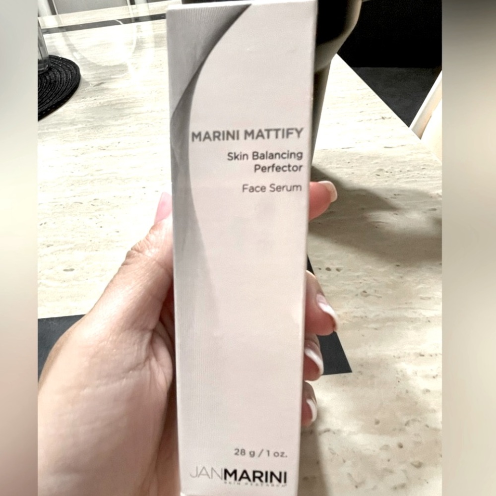 Marini Mattify skin balancing perfector